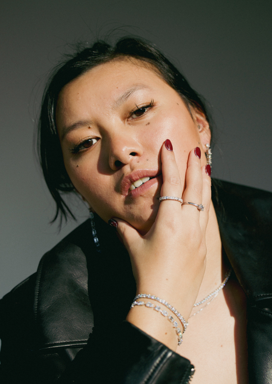 Linea East-West Emerald Solitaire Ring - Daiya Jewels