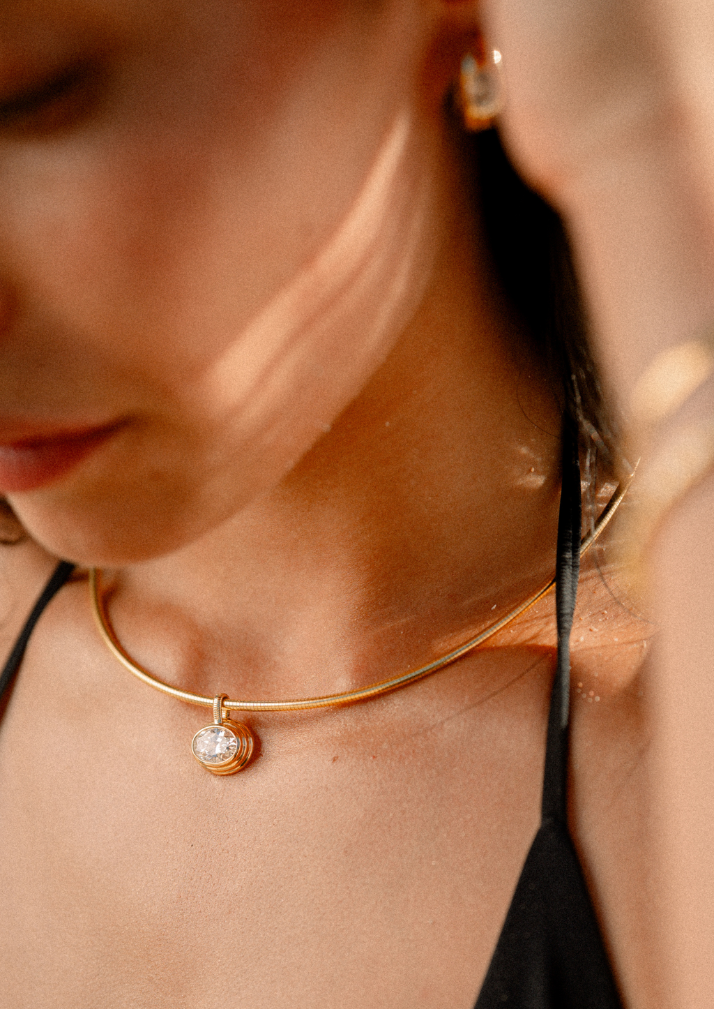 قلادة مارا الماسية المقطوعة بيضاويًا